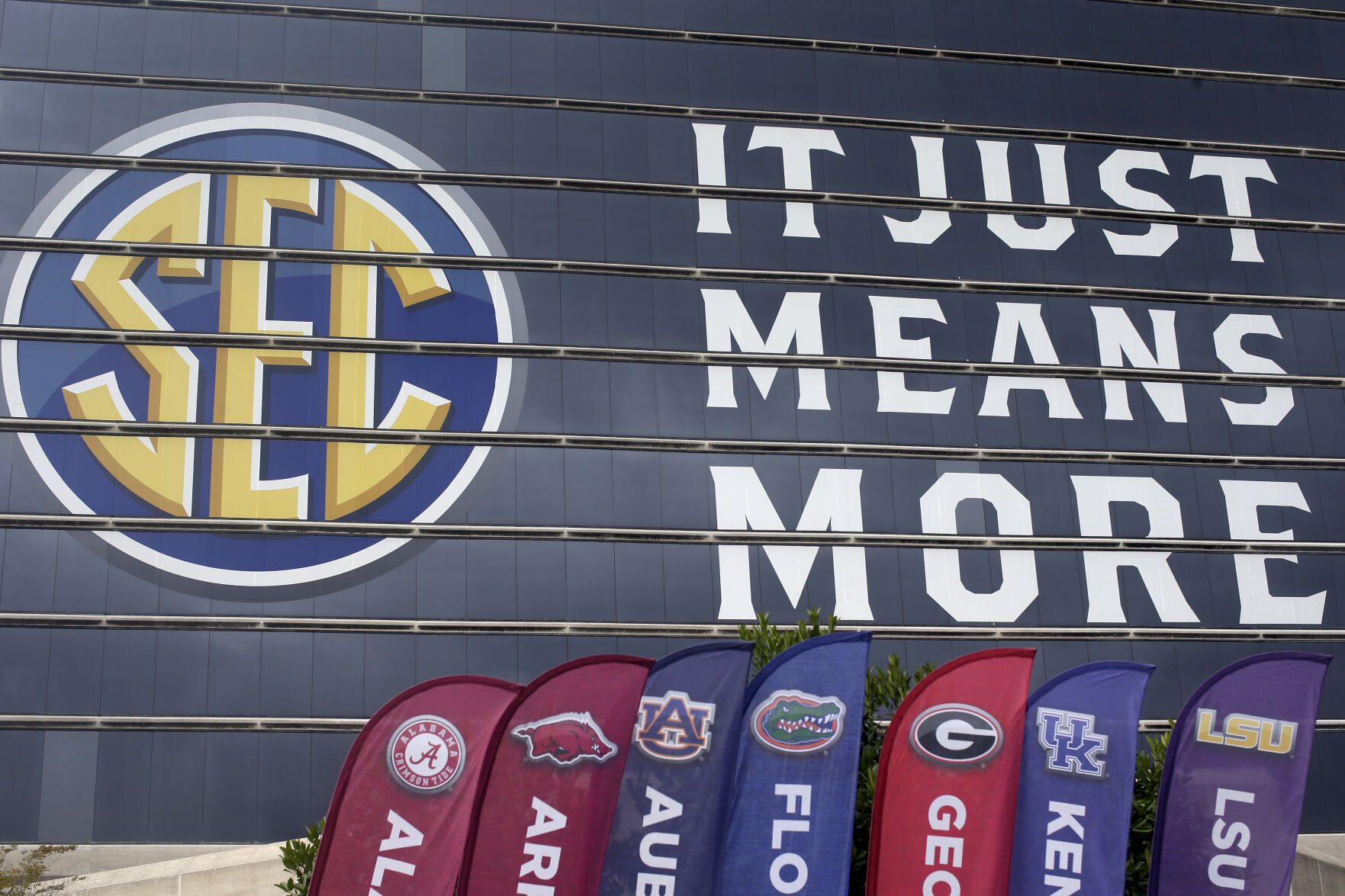 2011-12: SEC adds Texas A&M and Missouri; OU and OSU consider Pac-12